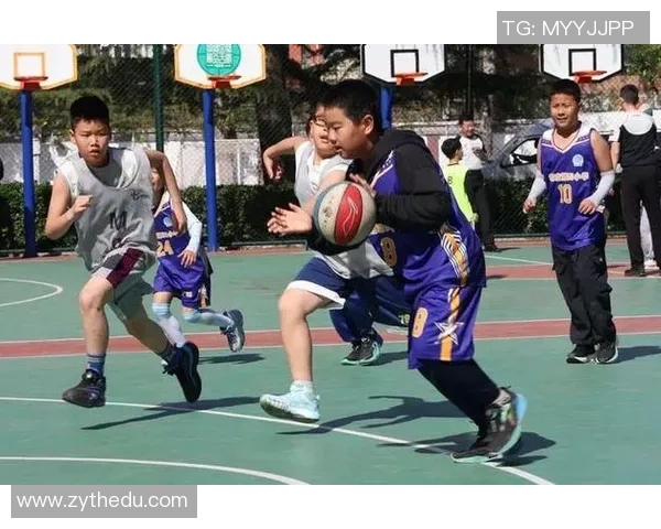幼儿园小朋友篮球比赛勇夺冠军展现团队精神与运动魅力